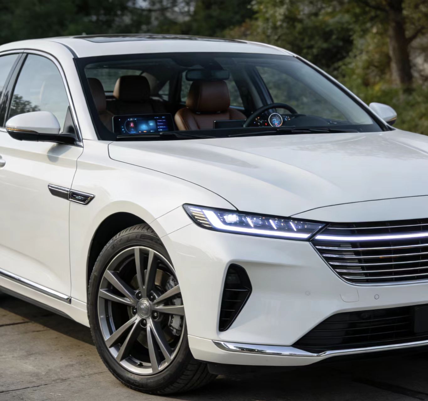 政策掌舵、技术破局，跑出“智能加速度”-NeuroDrive